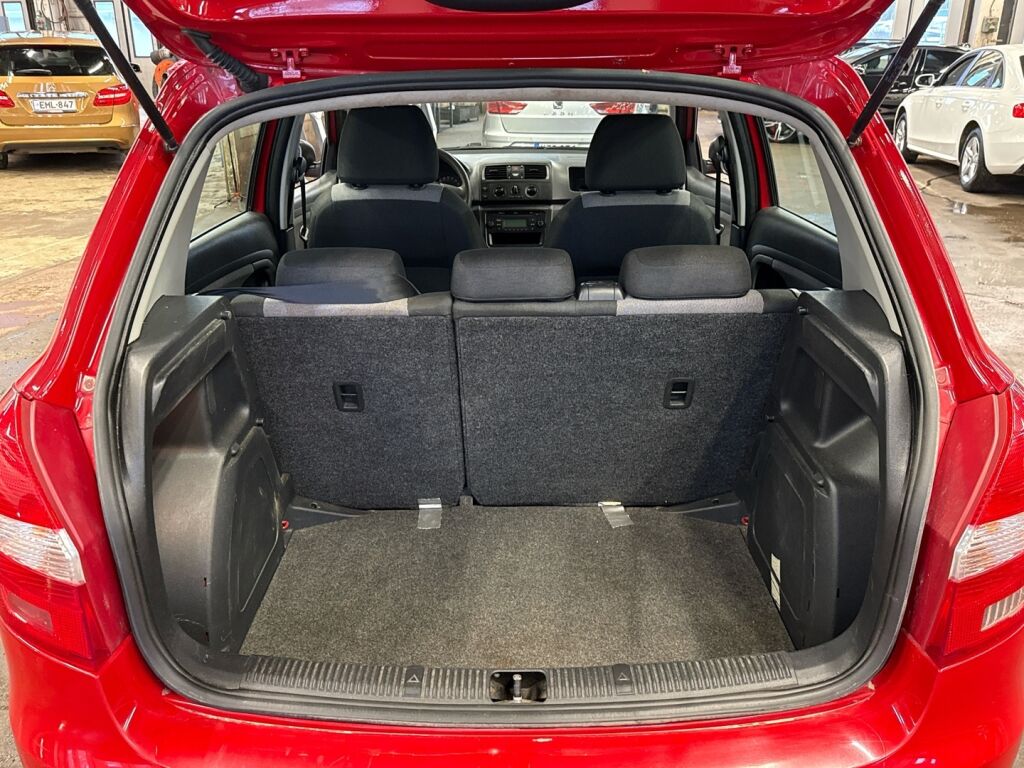 Skoda Fabia 2011 Punainen