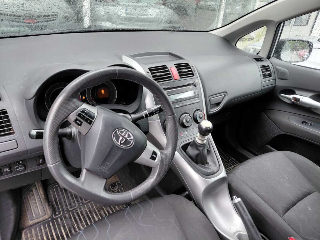 Toyota Auris 2010 Hopea