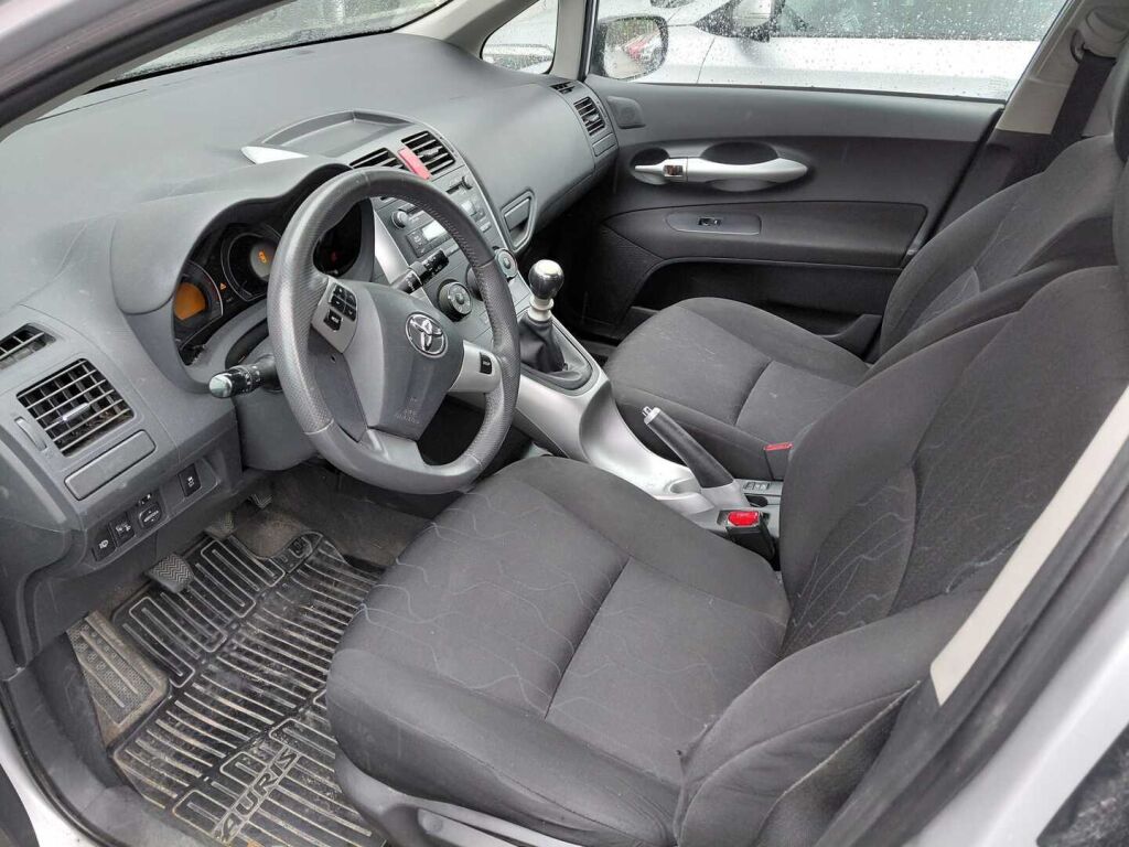 Toyota Auris 2010 Hopea