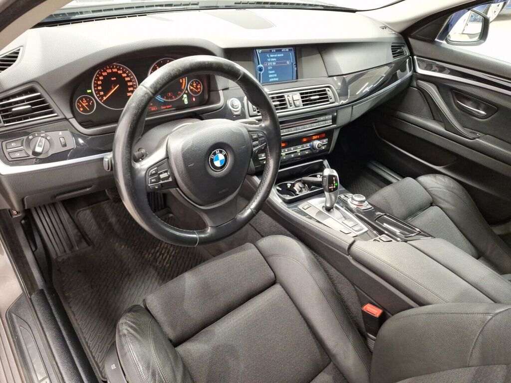 BMW 520 2011 Ruskea (beige)