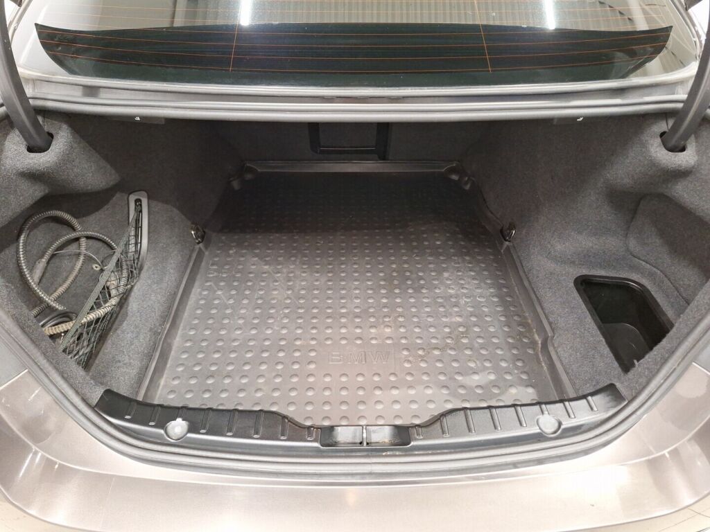 BMW 520 2011 Ruskea (beige)