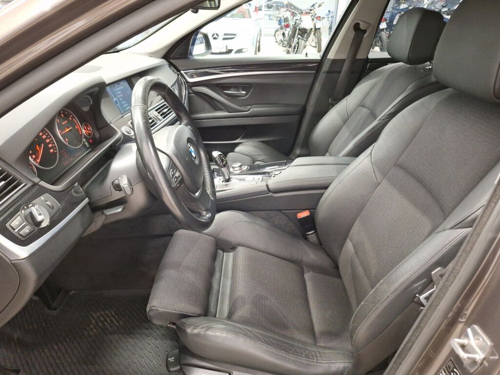 BMW 520 2011 Ruskea (beige)