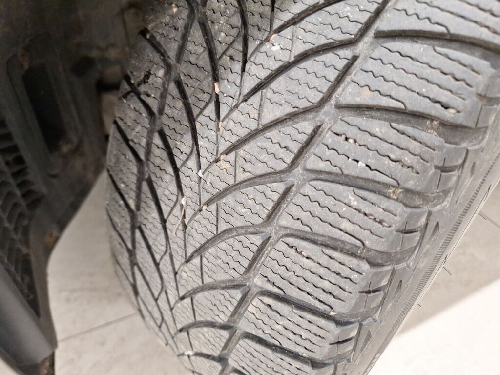 BMW 520 2011 Ruskea (beige)