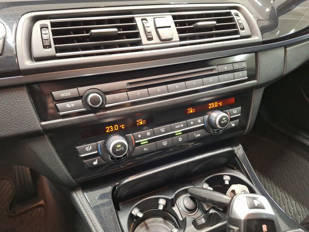 BMW 520 2011 Ruskea (beige)