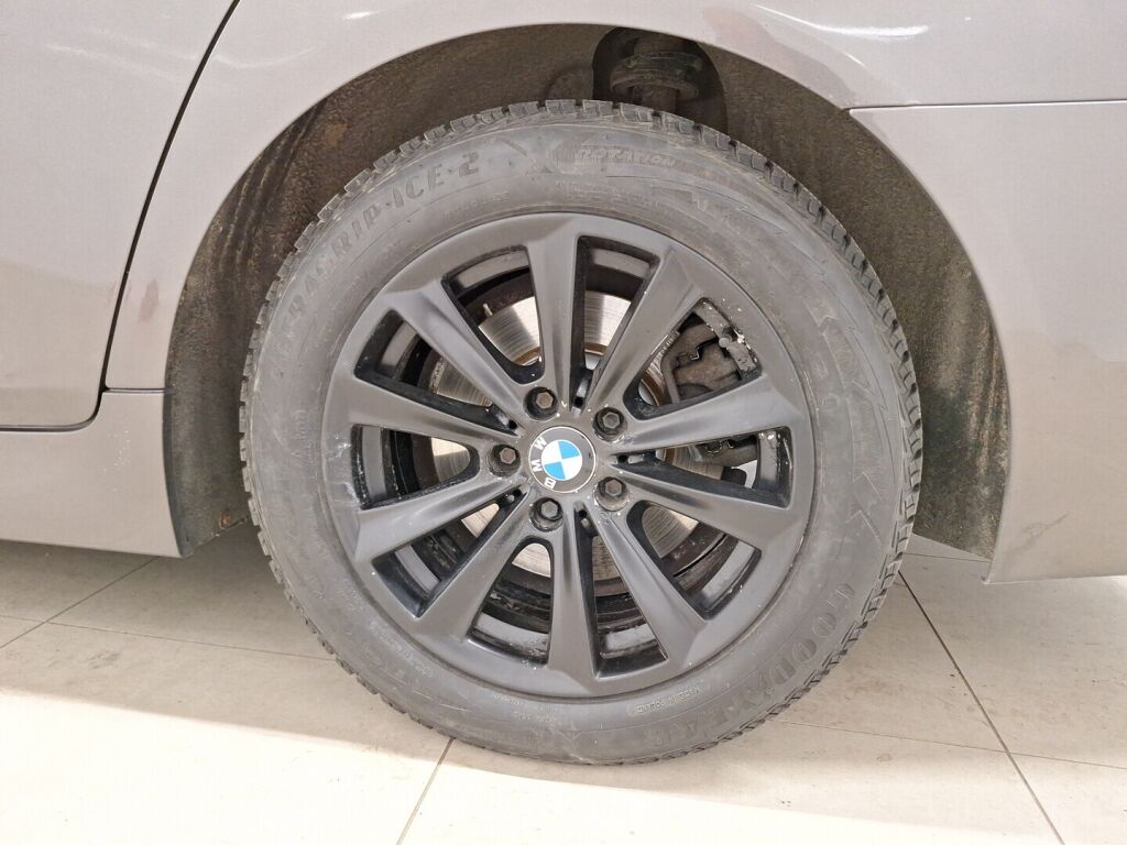 BMW 520 2011 Ruskea (beige)