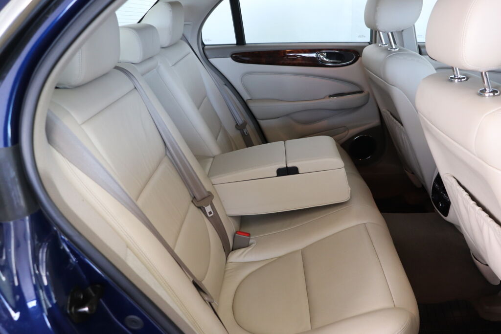 Jaguar XJ8 2003 Sininen