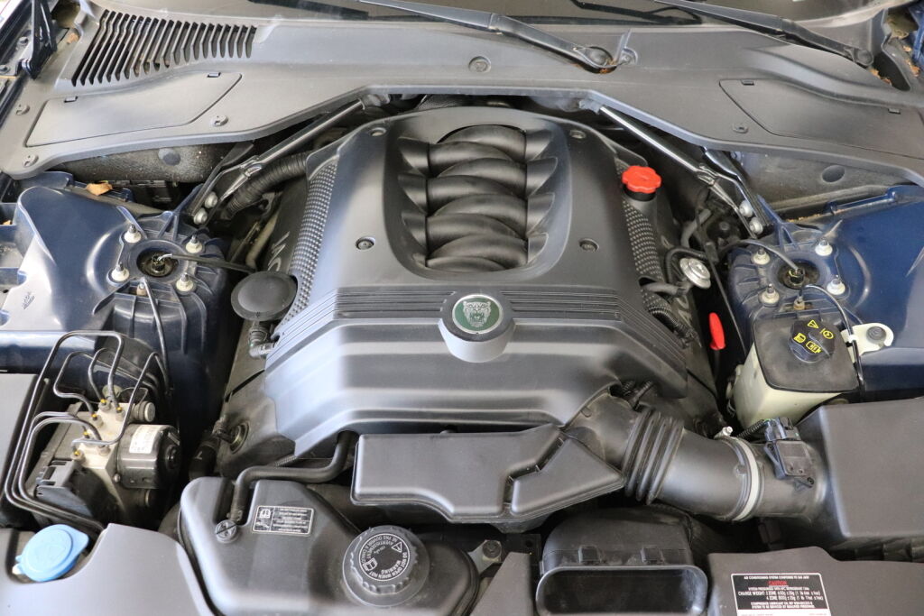 Jaguar XJ8 2003 Sininen