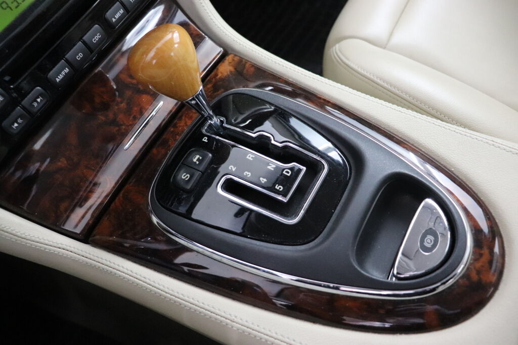 Jaguar XJ8 2003 Sininen