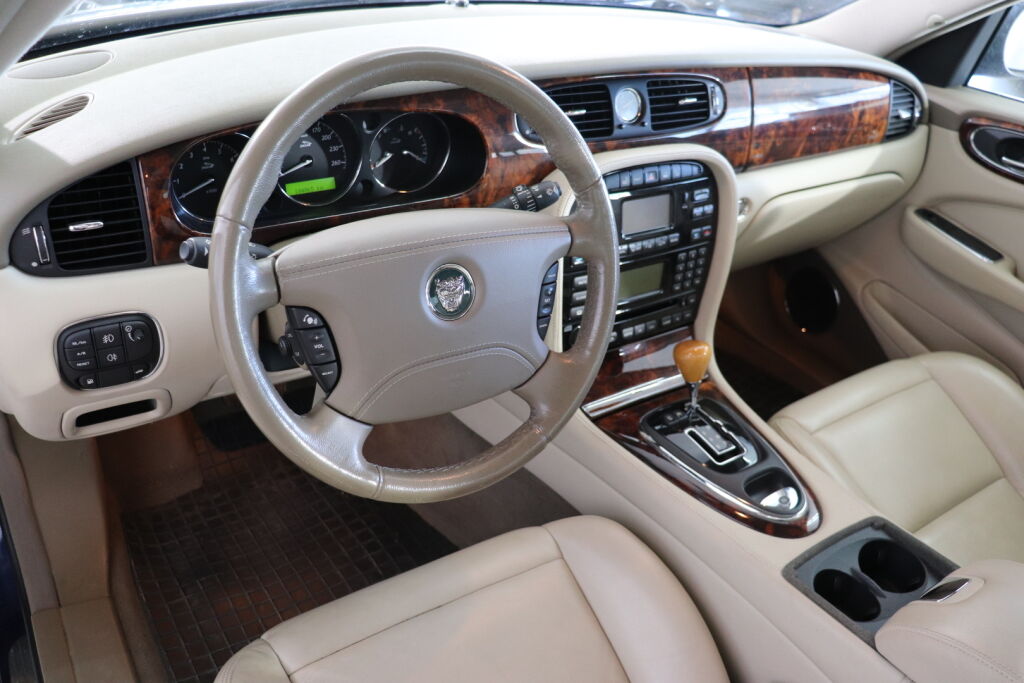 Jaguar XJ8 2003 Sininen