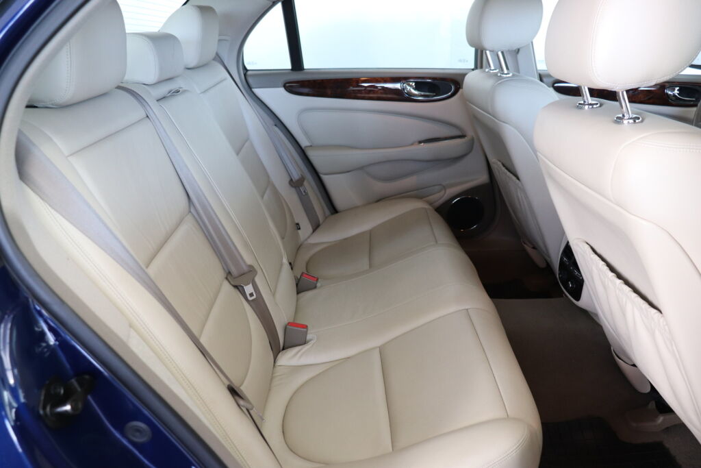 Jaguar XJ8 2003 Sininen