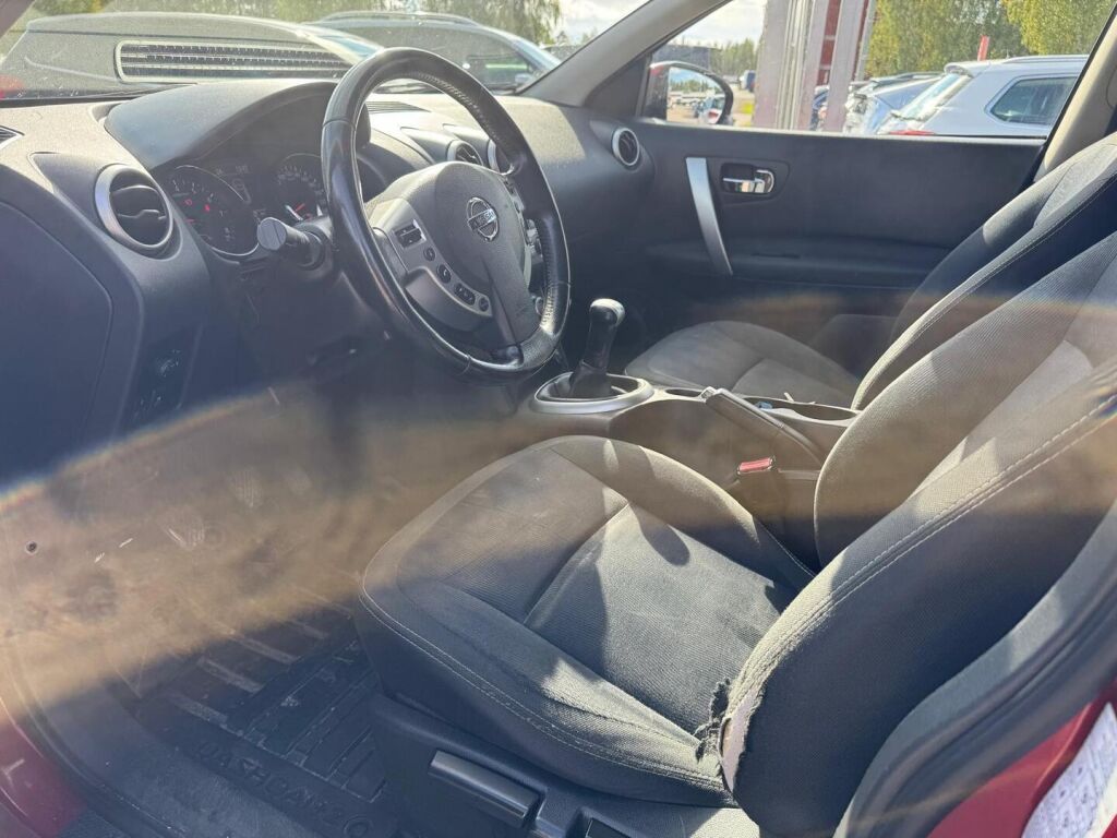Nissan Qashqai+2 2010 Punainen