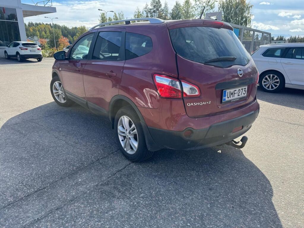 Nissan Qashqai+2 2010 Punainen
