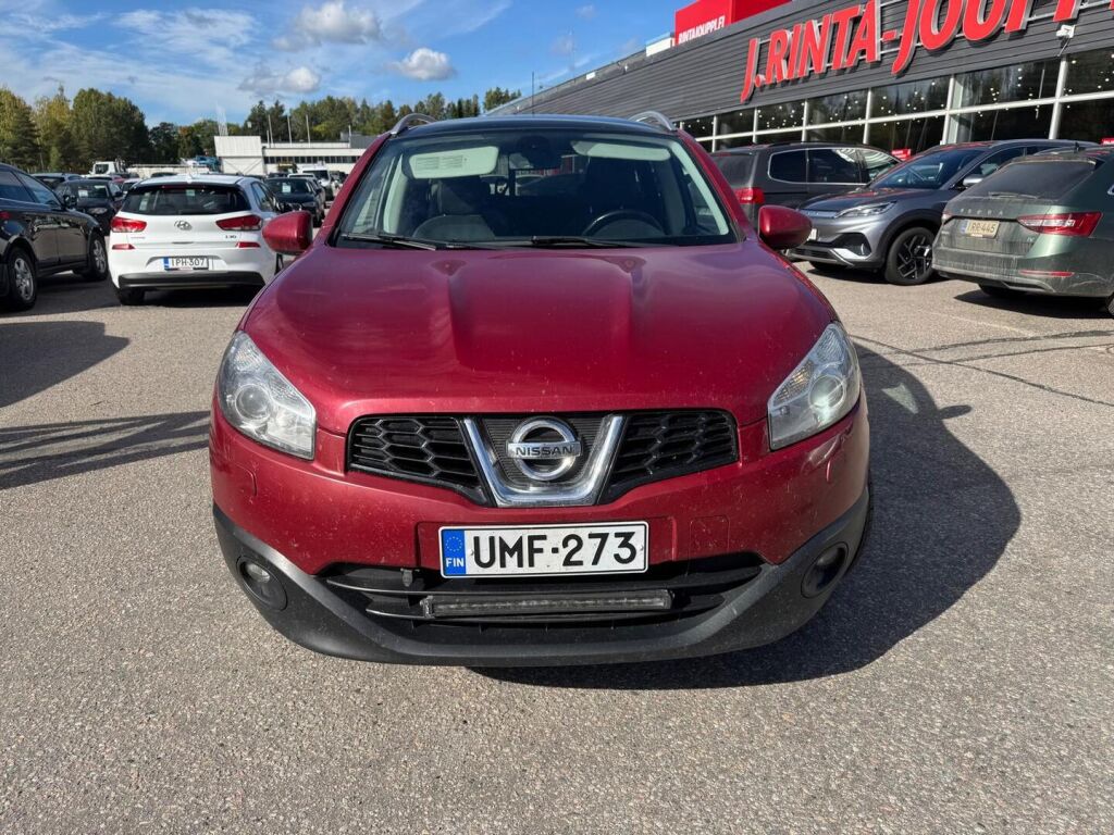 Nissan Qashqai+2 2010 Punainen