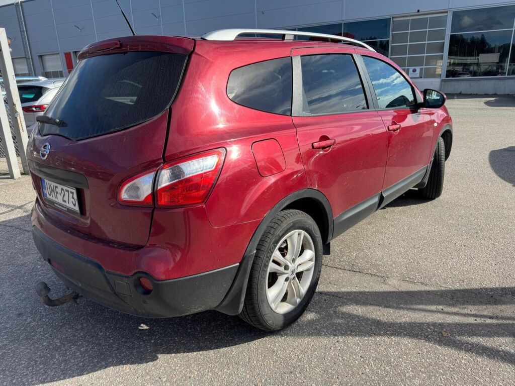 Nissan Qashqai+2 2010 Punainen