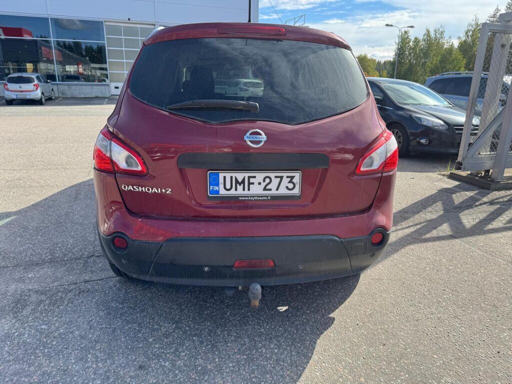 Nissan Qashqai+2 2010 Punainen
