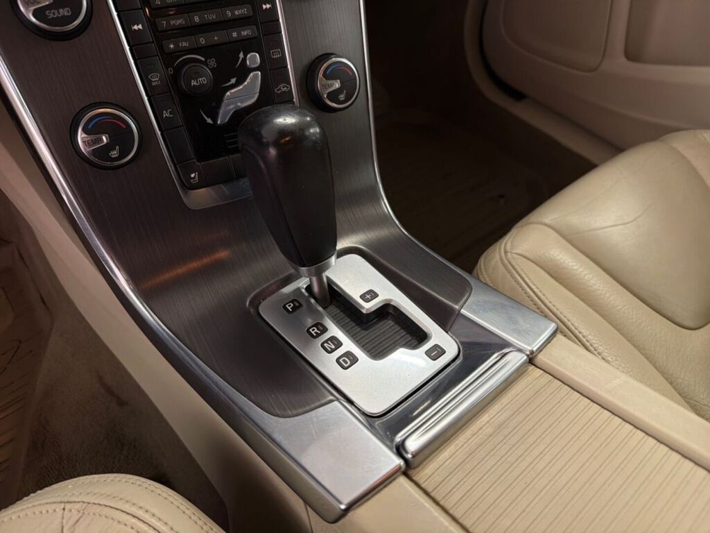 Volvo V60 2011 Musta