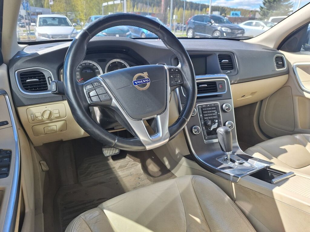 Volvo V60 2011 Musta
