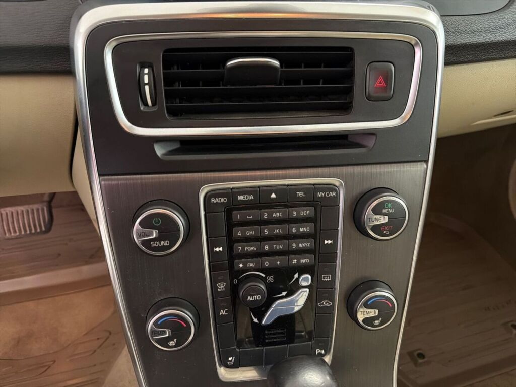Volvo V60 2011 Musta