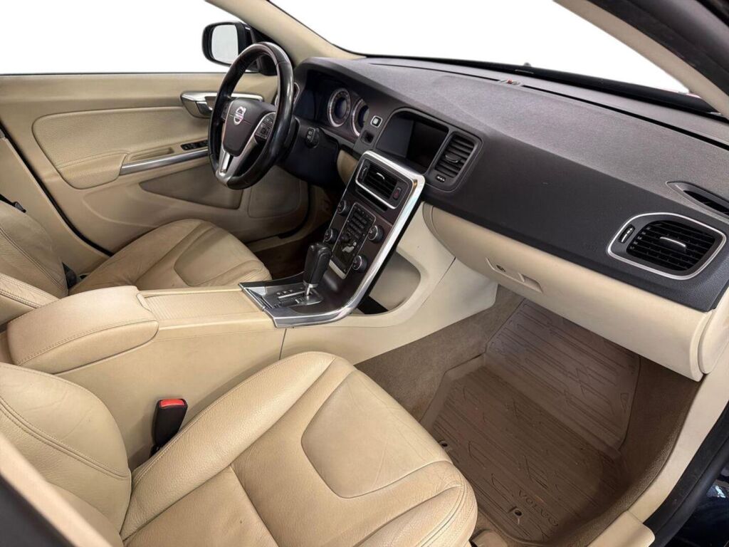 Volvo V60 2011 Musta