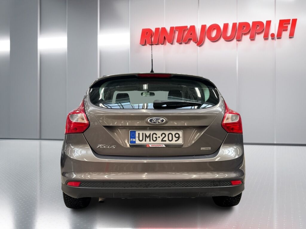 Ford Focus 2012 Ruskea (beige)