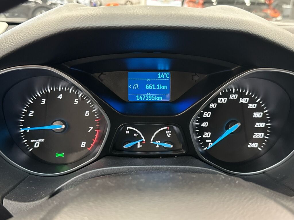 Ford Focus 2012 Ruskea (beige)