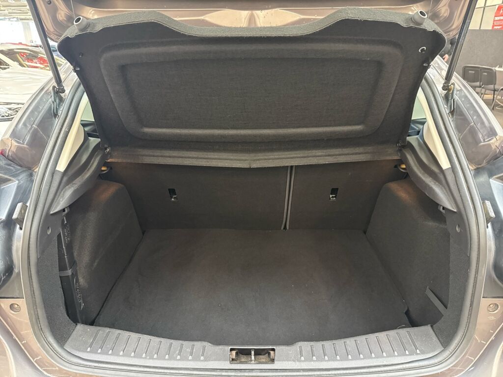 Ford Focus 2012 Ruskea (beige)