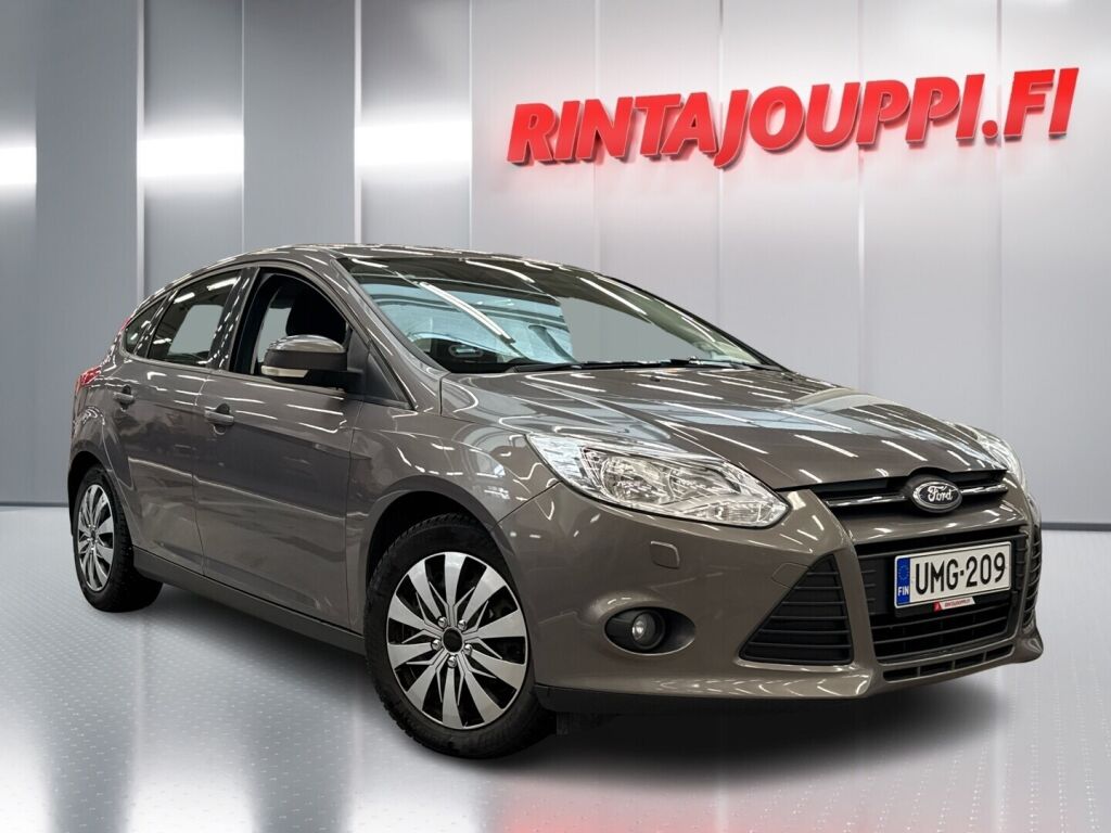 Ford Focus 2012 Ruskea (beige)