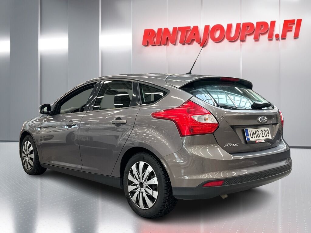 Ford Focus 2012 Ruskea (beige)