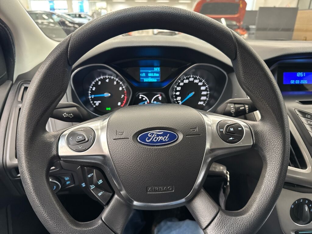 Ford Focus 2012 Ruskea (beige)