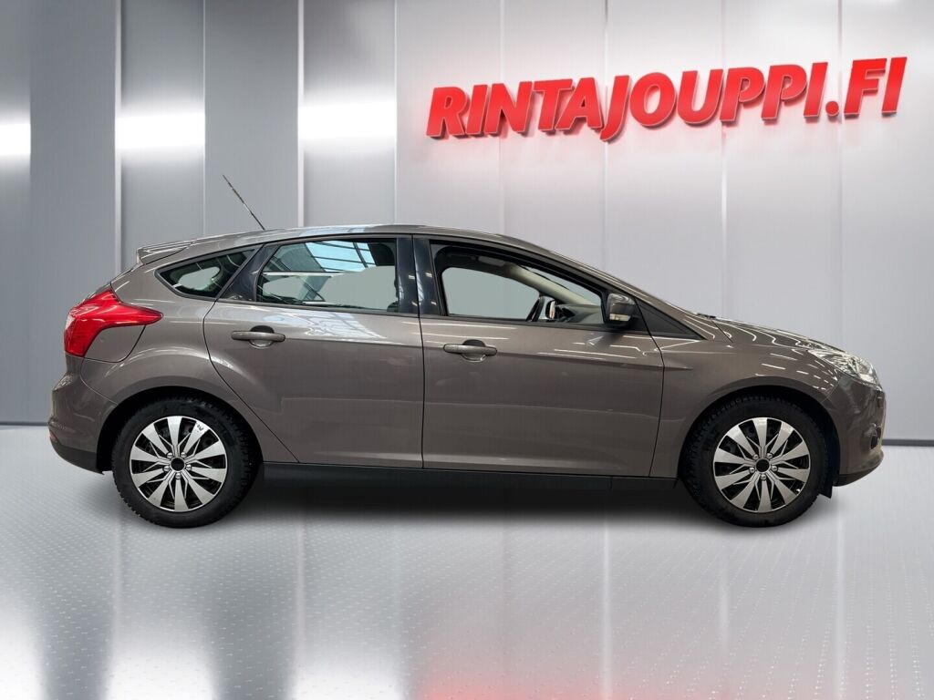 Ford Focus 2012 Ruskea (beige)