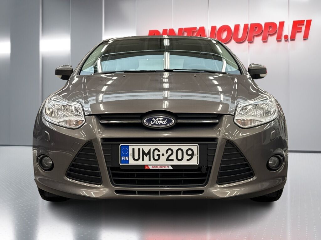 Ford Focus 2012 Ruskea (beige)