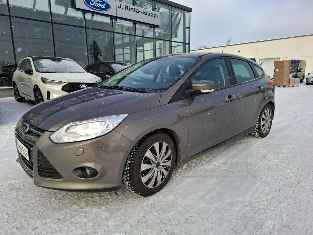 Ford Focus 2012 Ruskea (beige)
