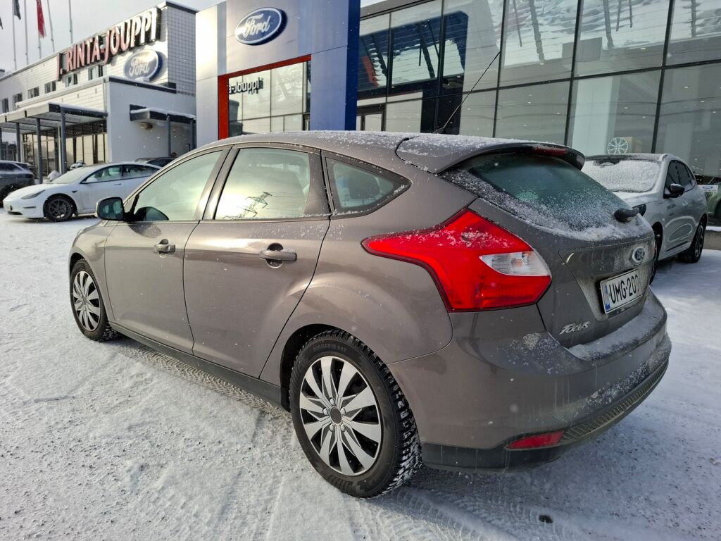 Ford Focus 2012 Ruskea (beige)