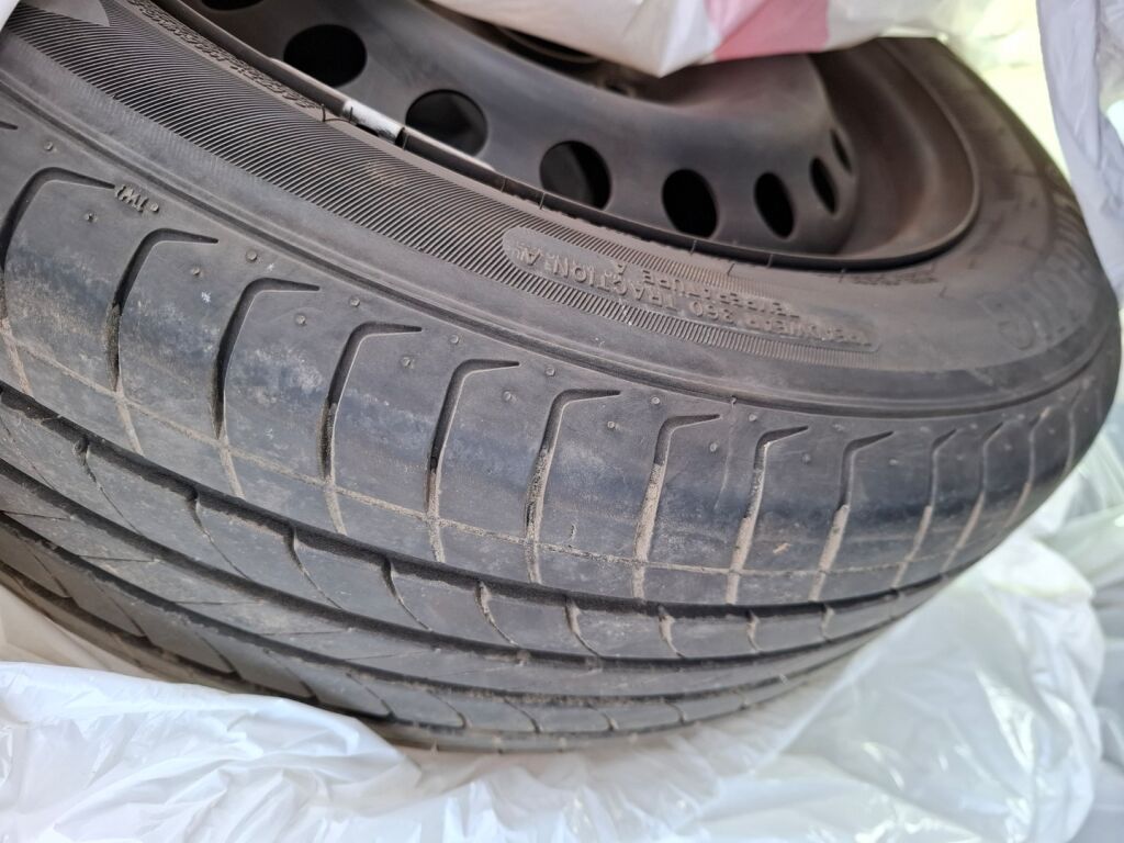 Ford Focus 2012 Ruskea (beige)