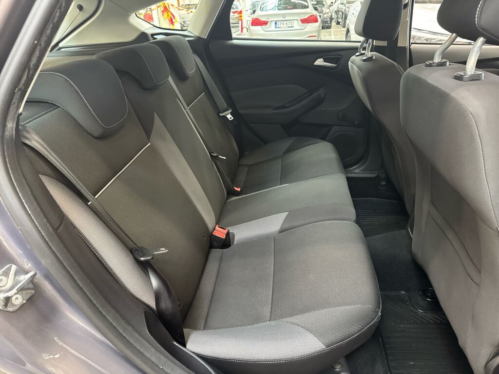 Ford Focus 2012 Ruskea (beige)