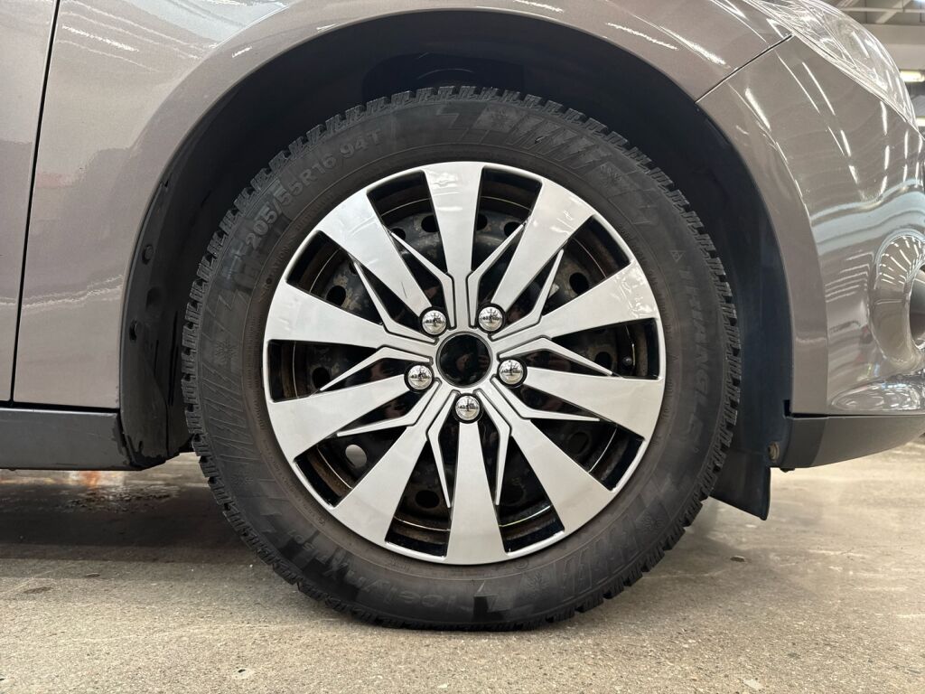 Ford Focus 2012 Ruskea (beige)