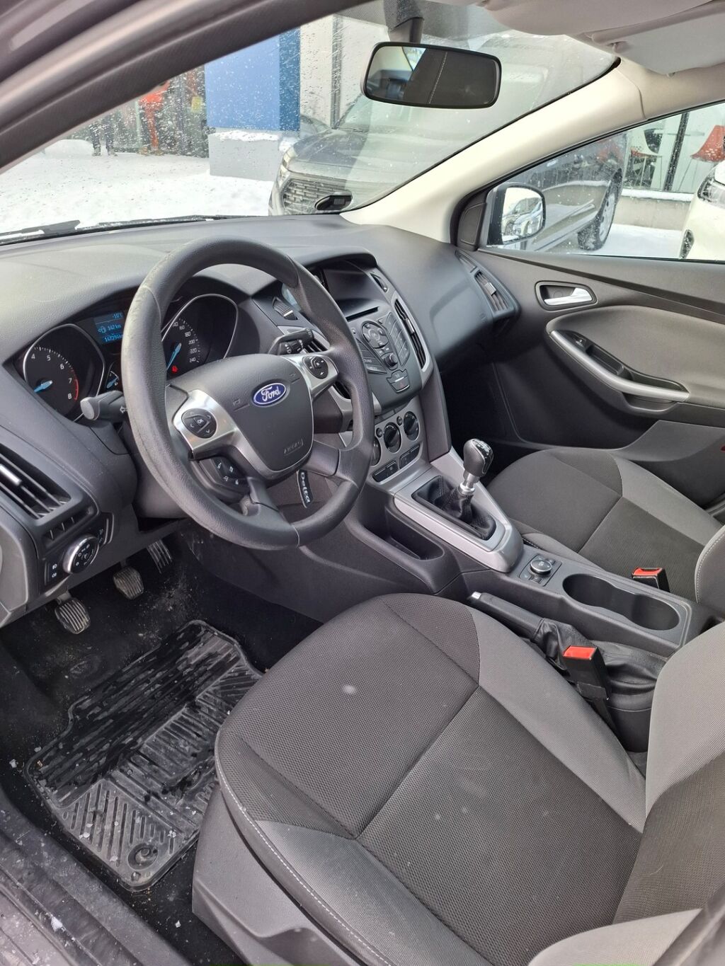 Ford Focus 2012 Ruskea (beige)