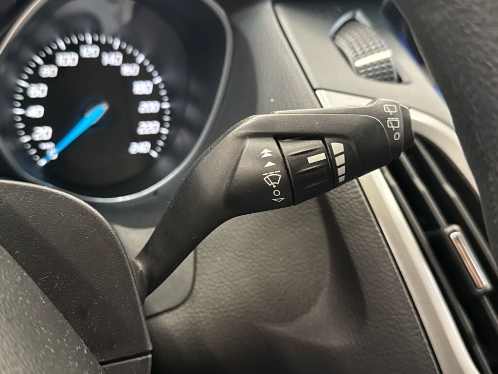 Ford Focus 2012 Ruskea (beige)