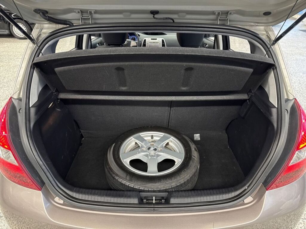 Hyundai i20 2012 Metallinhohto Harmaa