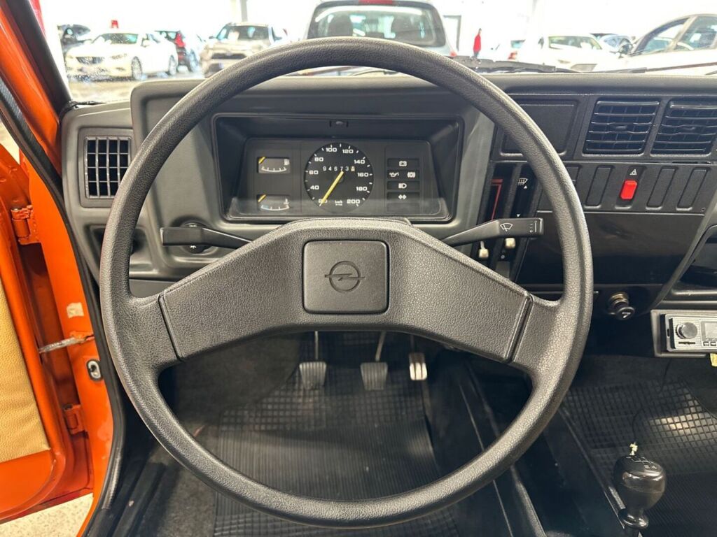 Opel Kadett 1980 Oranssi