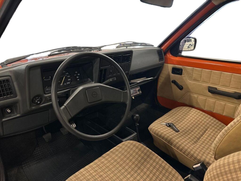Opel Kadett 1980 Oranssi