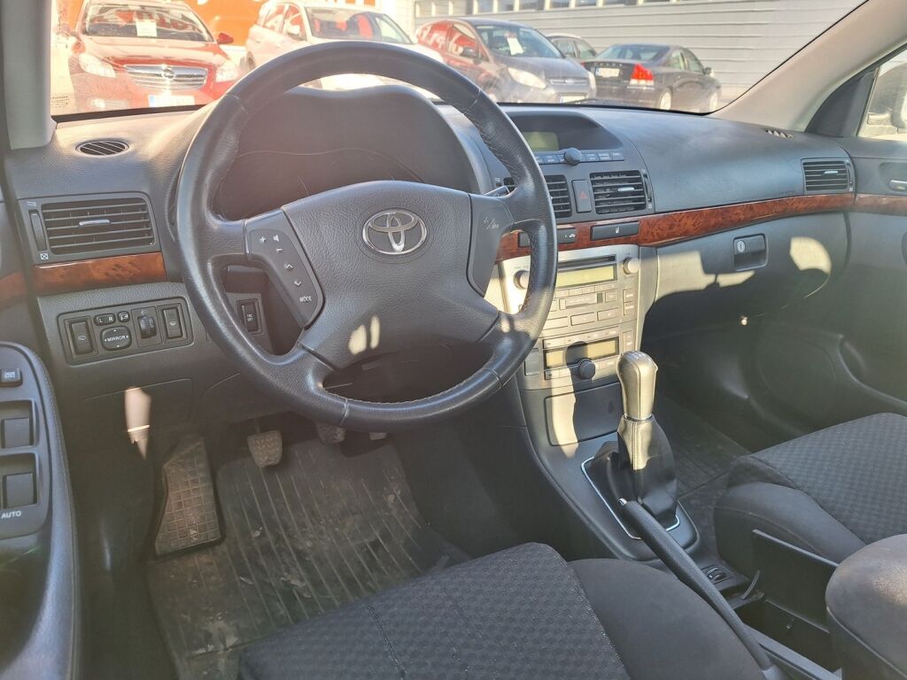 Toyota Avensis 2005 Hopea