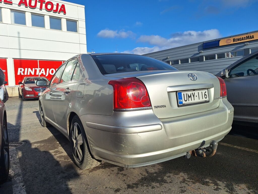 Toyota Avensis 2005 Hopea