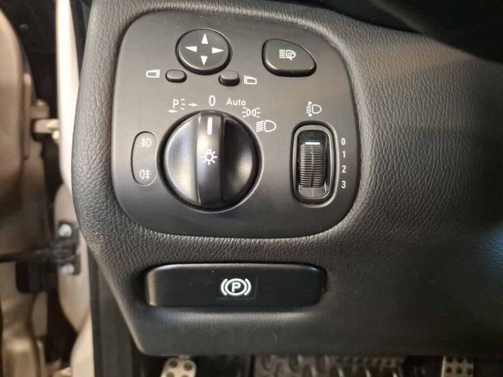 Mercedes-Benz C 2006 Harmaa