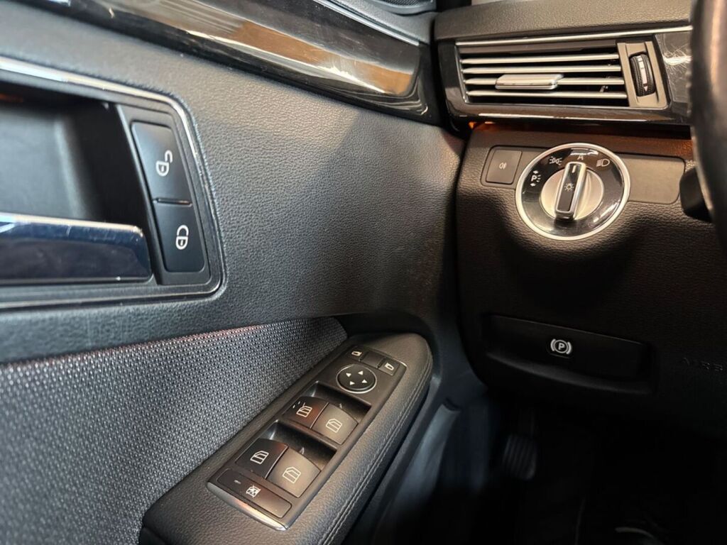 Mercedes-Benz E 2011 Harmaa