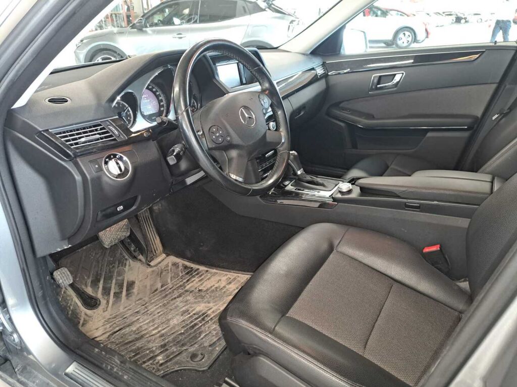 Mercedes-Benz E 2011 Harmaa