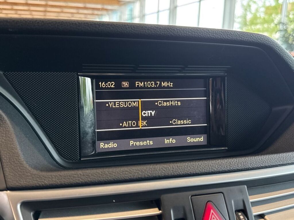 Mercedes-Benz E 2011 Harmaa