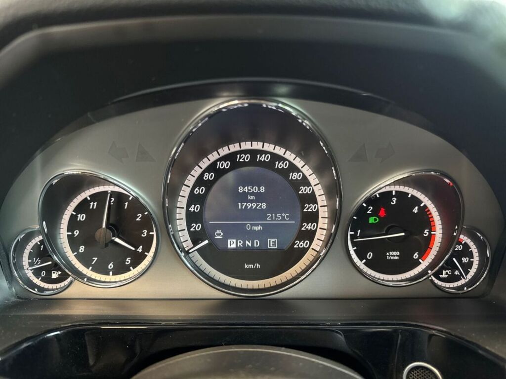 Mercedes-Benz E 2011 Harmaa