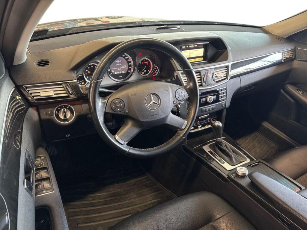 Mercedes-Benz E 2011 Harmaa