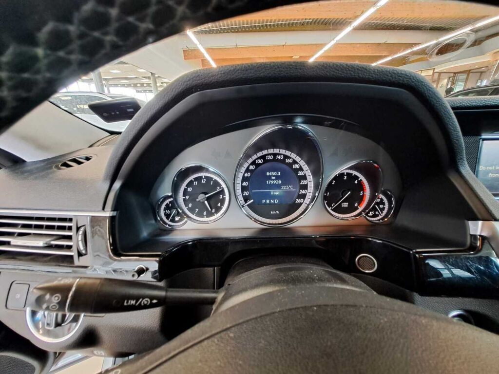Mercedes-Benz E 2011 Harmaa